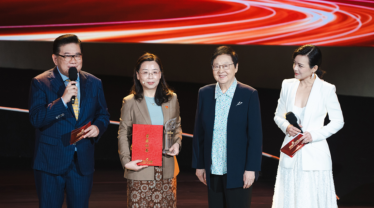 光荣与力量 | 口袋德州官网生物总经理左亚军当选“2024感动上海年度人物”